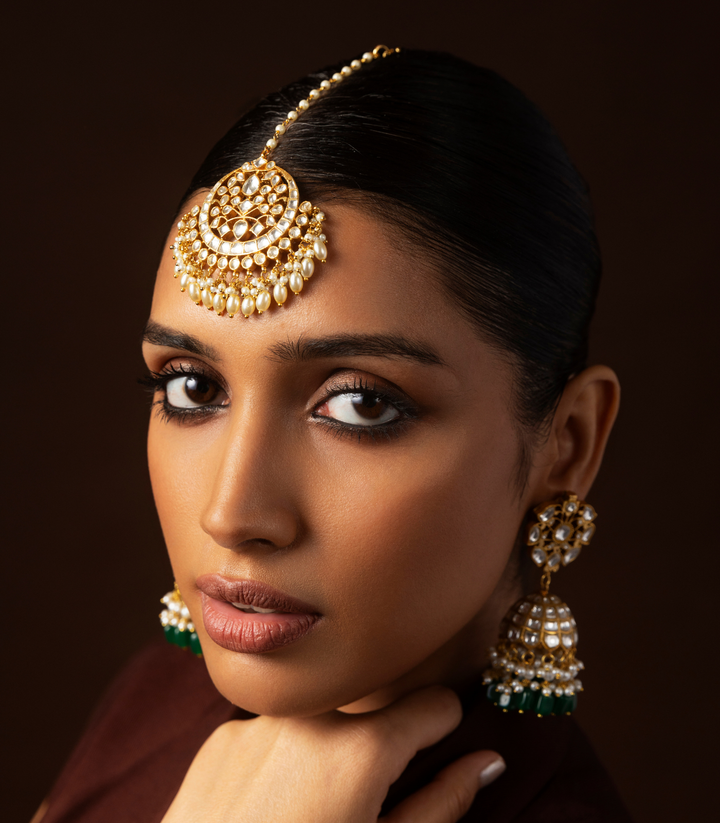 ADVITYA WHITE KUNDAN TIKA