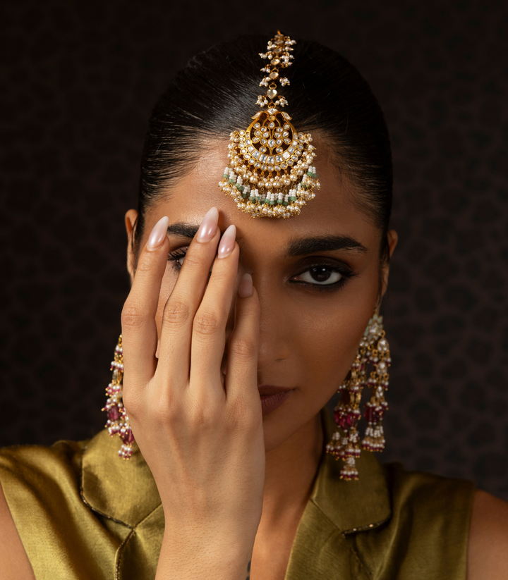 DEVISHA WHITE KUNDAN TIKA