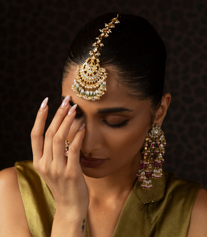 DEVISHA WHITE KUNDAN TIKA