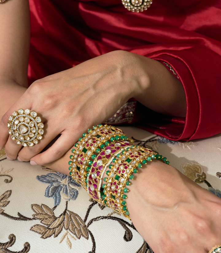 LAVEENA RED KUNDAN BANGLES