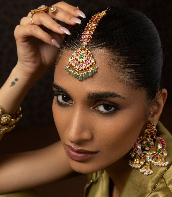 NAYA RED & GREEN KUNDAN TIKKA