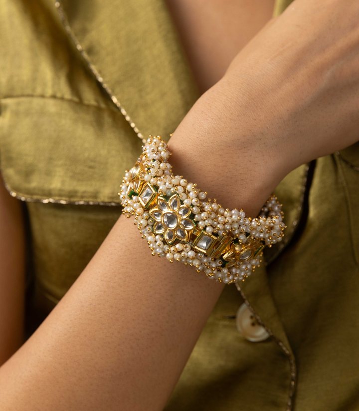 VISHNUPRIYA GOLD PLATED WHITE & GREEN KUNDAN BANGLE