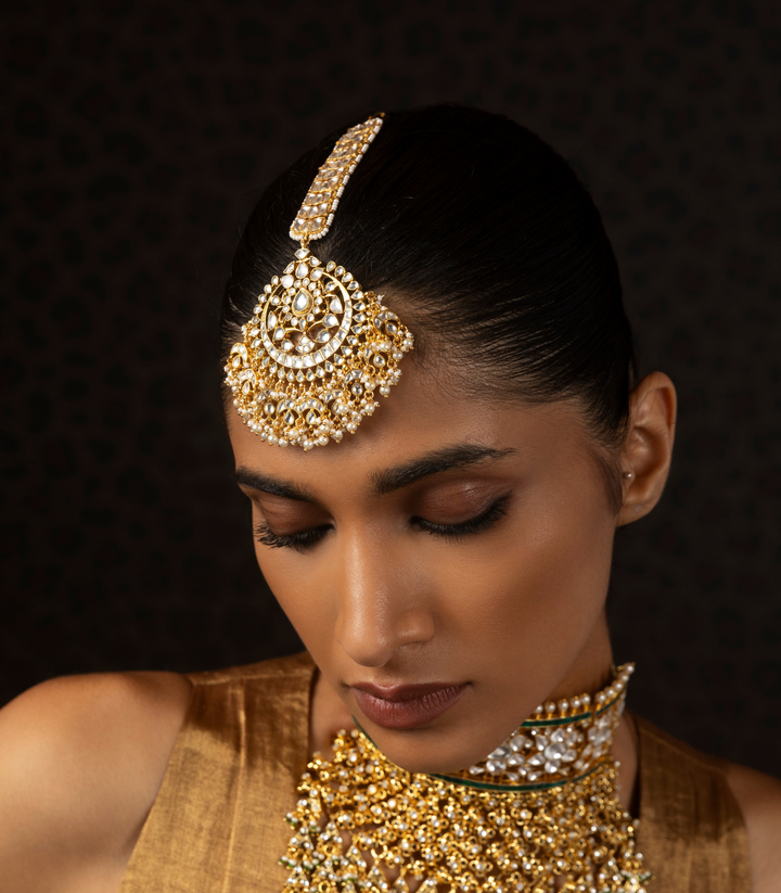 SAANVI WHITE KUNDAN TIKKA