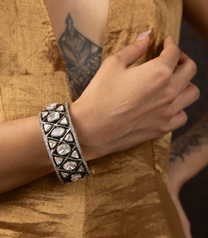 YASHIKA BLACK  POLKI BANGLE