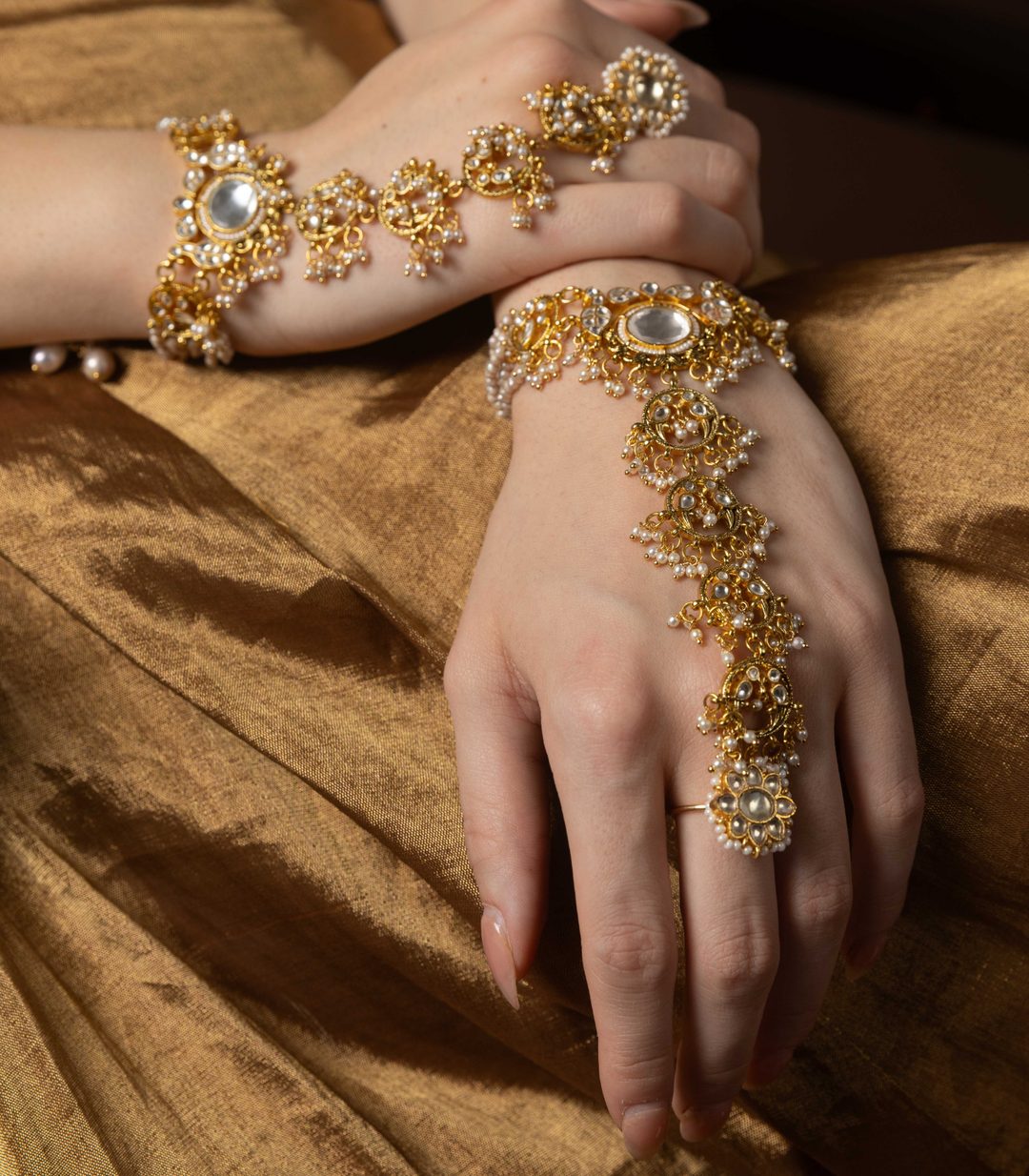 MENKA WHITE KUNDAN HATHPHOOLS