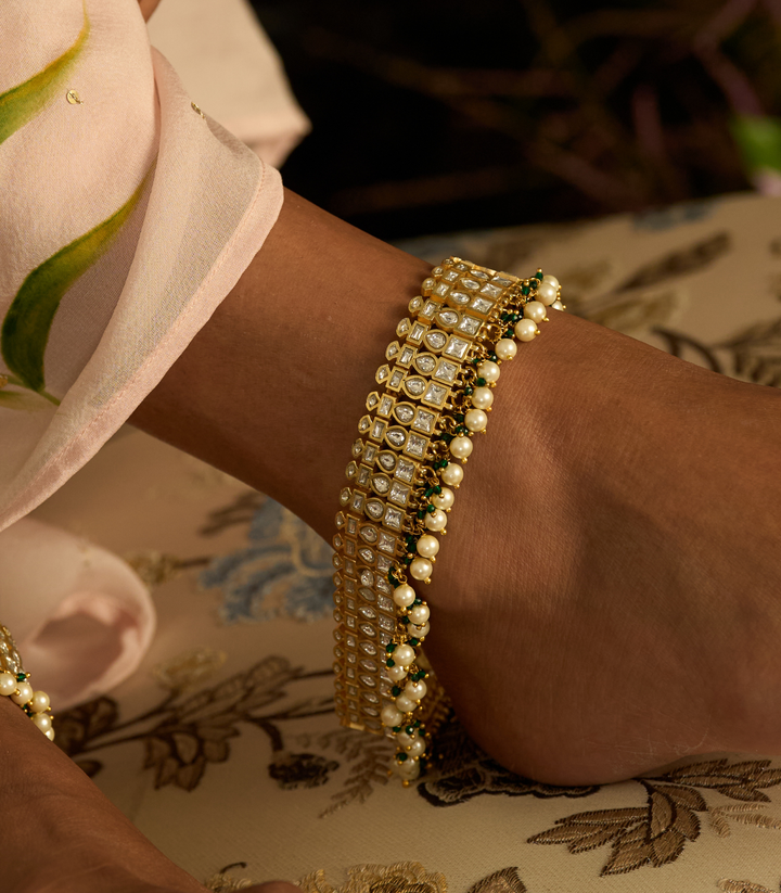 AVNI WHITE & GREEN KUNDAN ANKLET