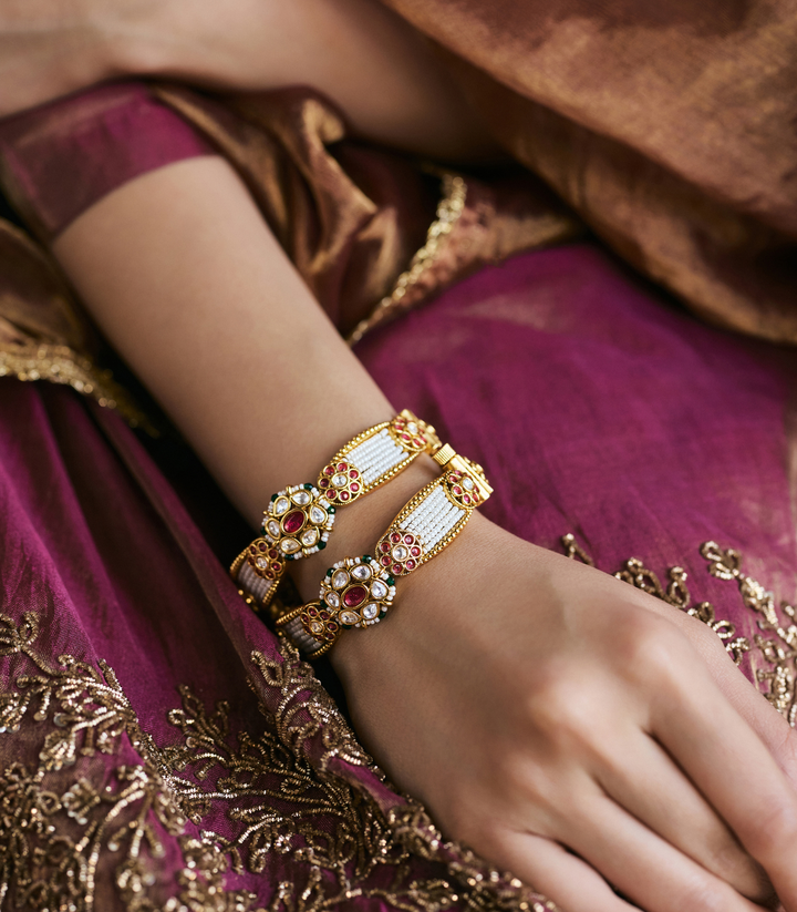 KAVITA RED & GREEN BANGLES