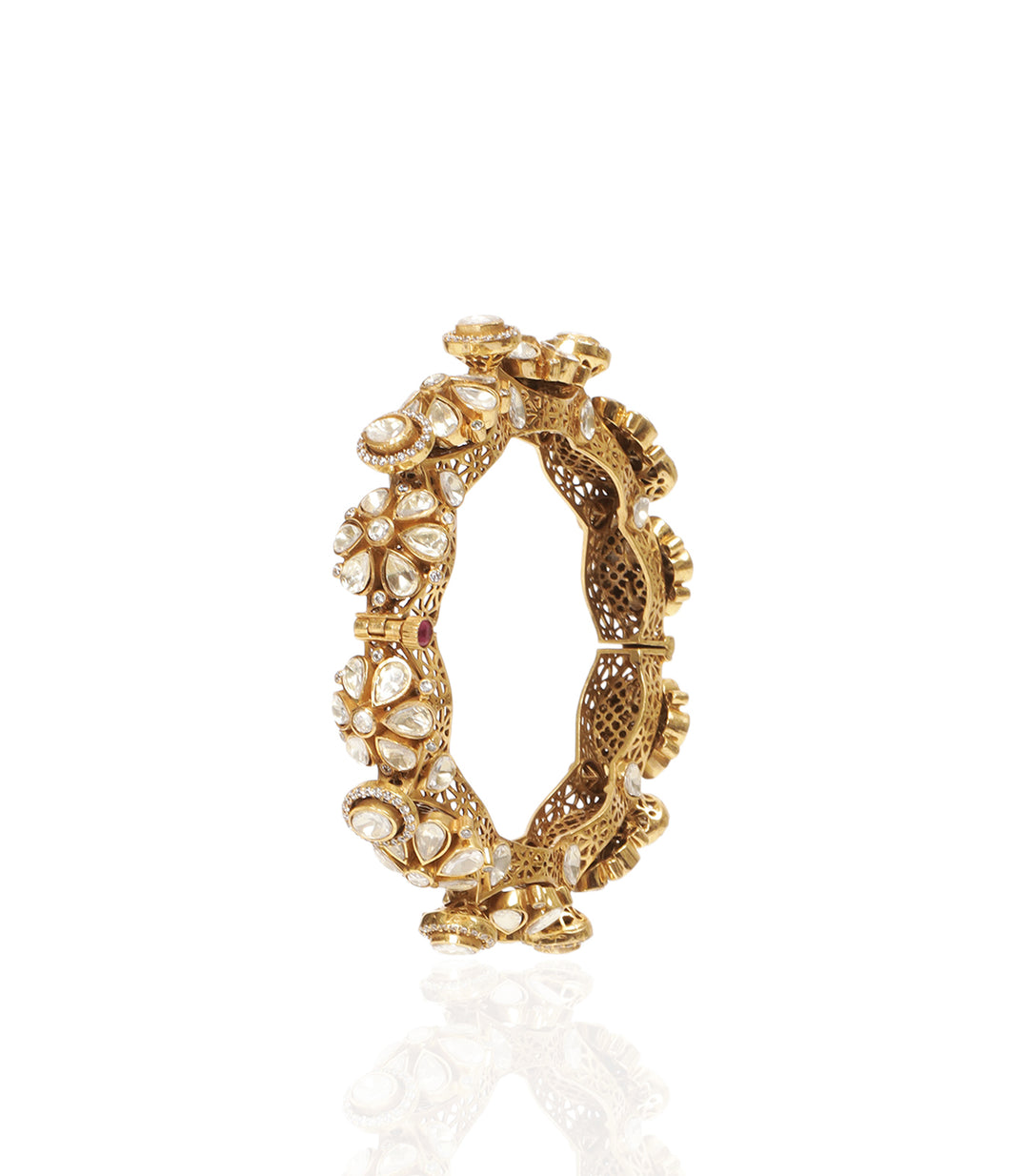 ESHNI GOLD PLATED MOISSANITE BANGLE