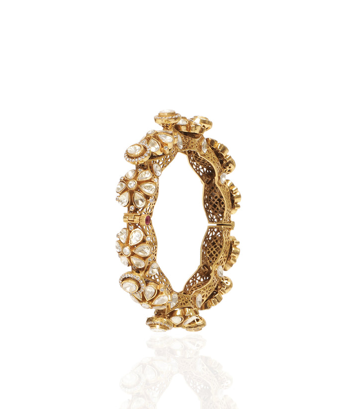 ESHNI GOLD PLATED MOISSANITE BANGLE