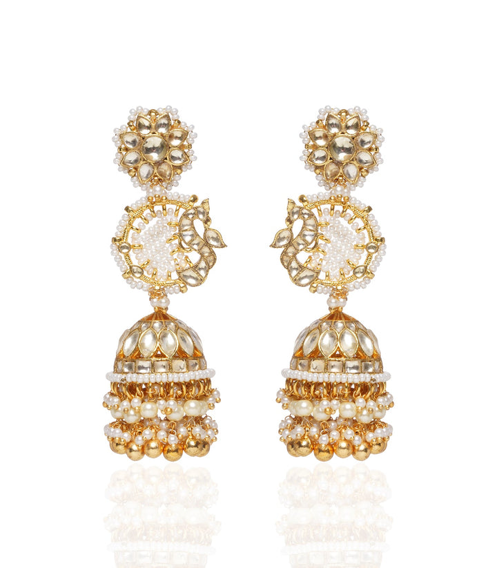 Kanika White & Gold Kundan Pendant Set