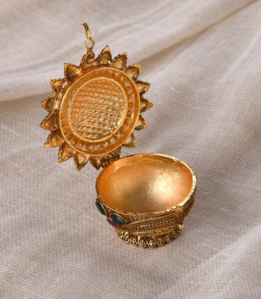 GOLD PLATED RED & GREEN FLOWER SINDOOR BOX