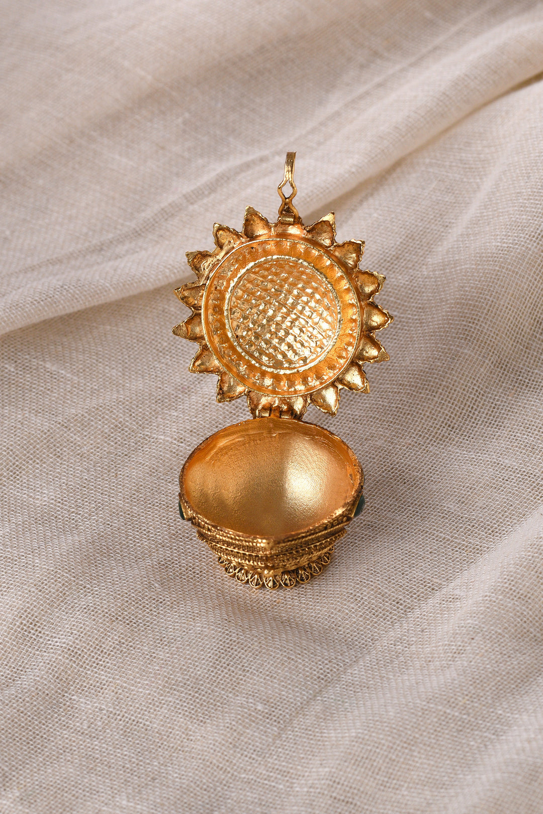 GOLD PLATED RED & GREEN FLOWER SINDOOR BOX