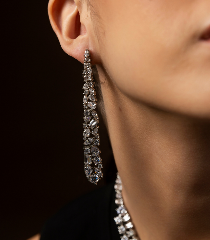 AISRA SILVER FINISH ZIRCON ZIRCON EARRING