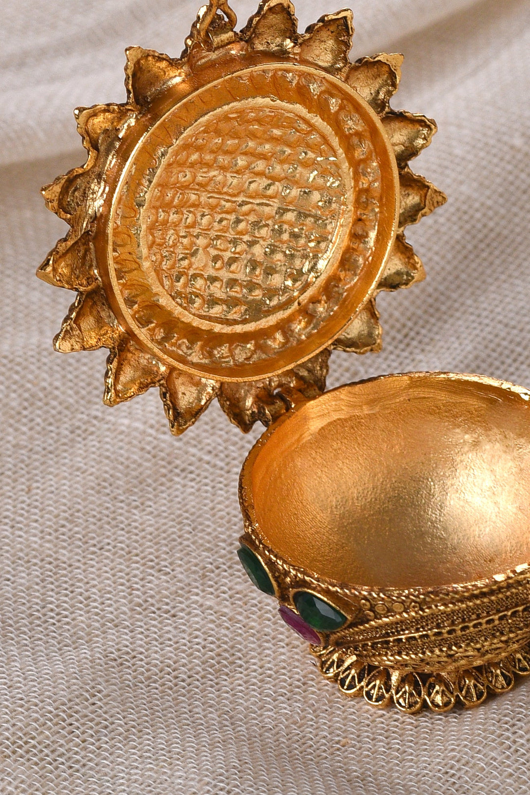 GOLD PLATED RED & GREEN FLOWER SINDOOR BOX