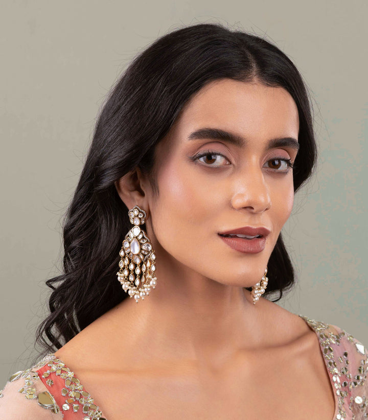 KAVERI ANTIQUE FINISH WHITE POLKI EARRING