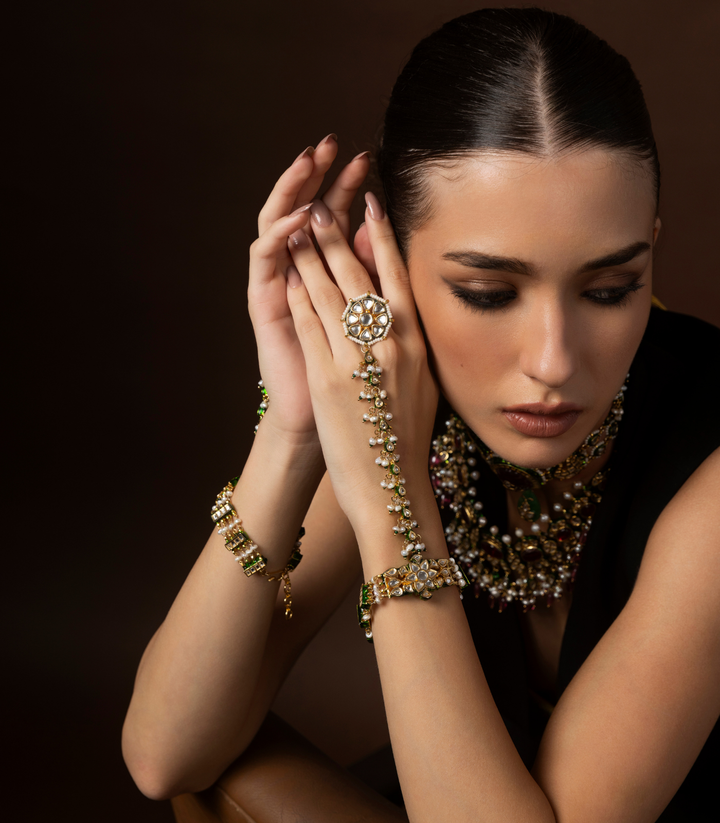 ESHNI GREEN KUNDAN HATHPHOOLS