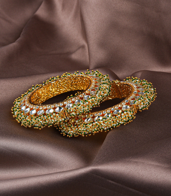 Aradhya Gajra Kundan Bangles