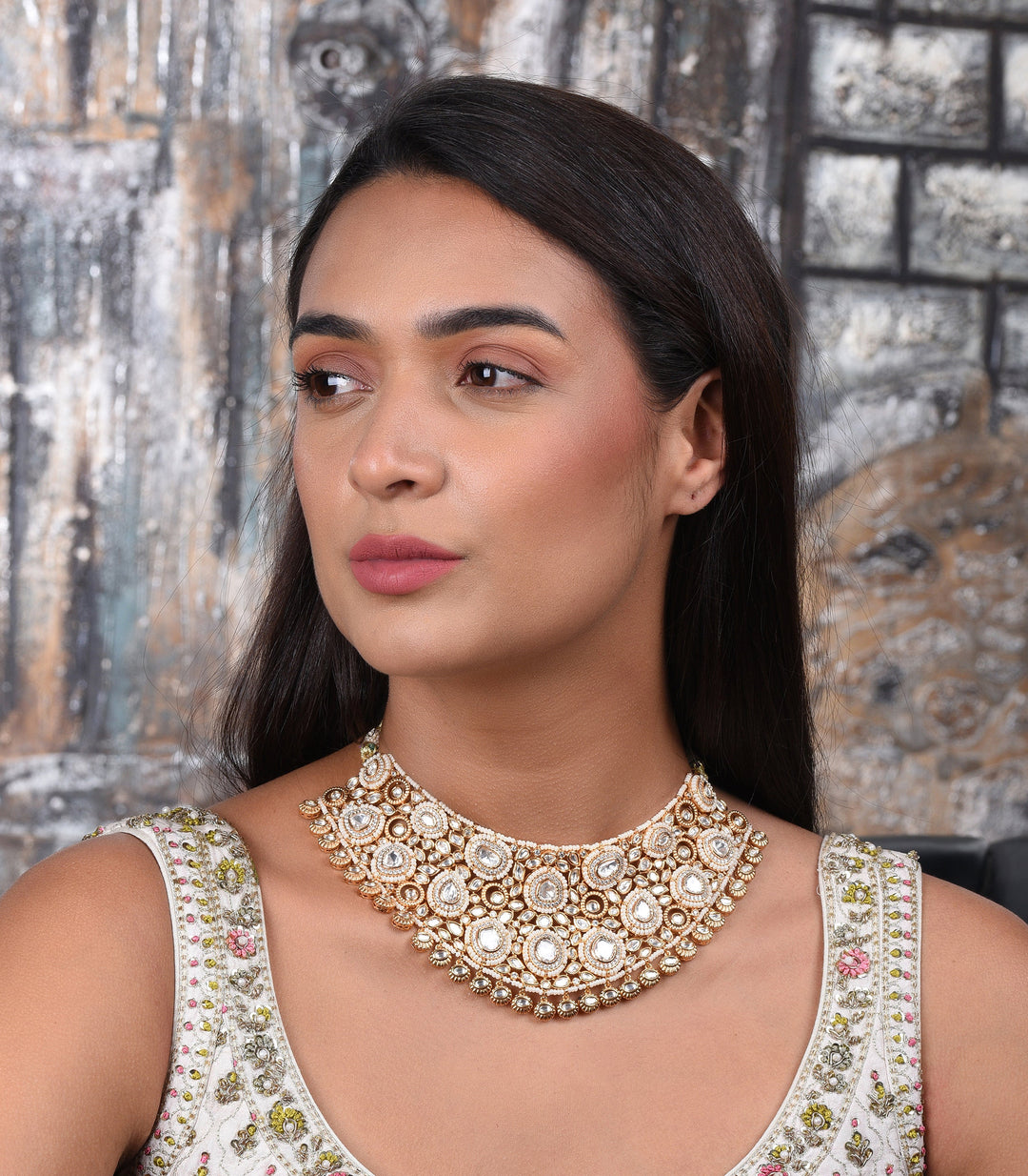 Svara White Kundan Necklace Set