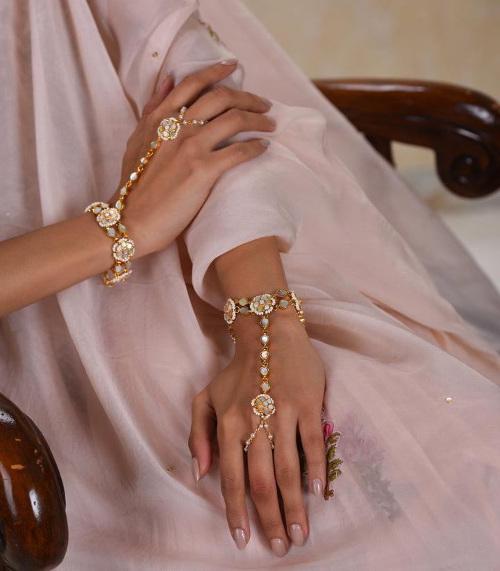 Tarannum Mother Of Pearls Hathphool