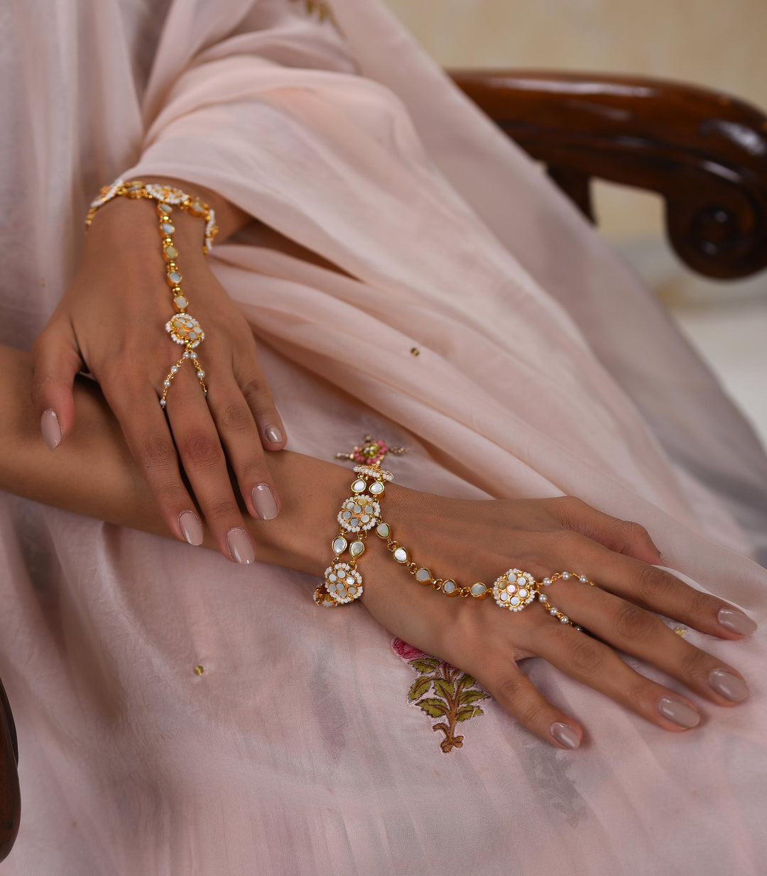 Tarannum Mother Of Pearls Hathphool