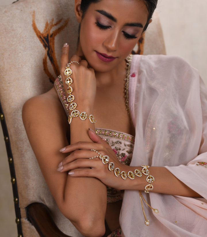 Vinaya Mother Of Pearl Hathphool