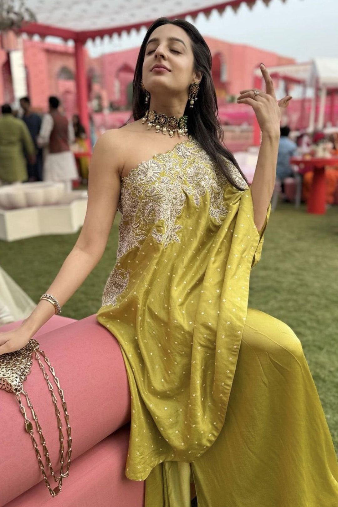 Tarini Manchanda in Aawanya Navratan Choker Set