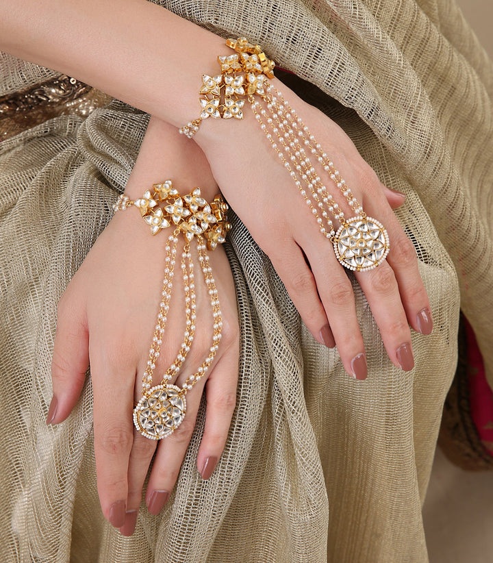 Anaya White Kundan Hathphool