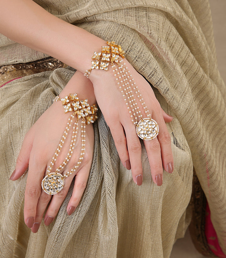 Anaya White Kundan Hathphool