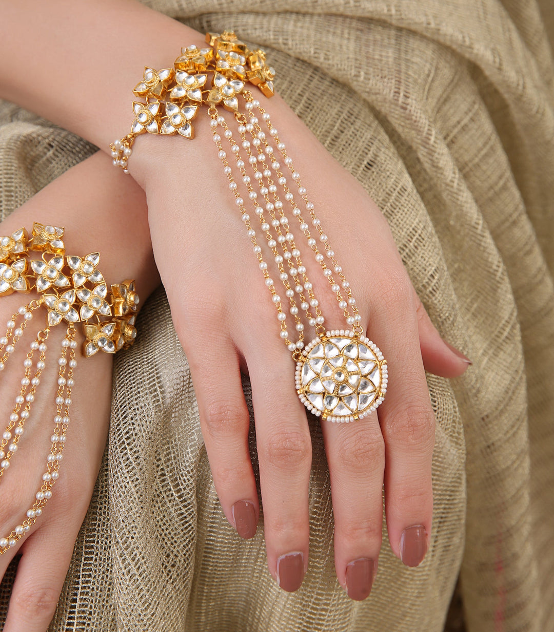 Anaya White Kundan Hathphool