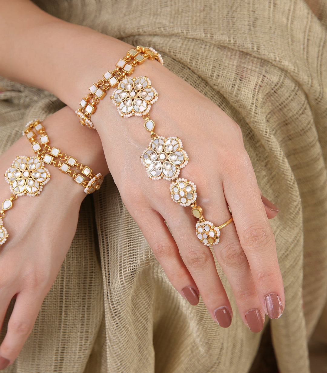 Hanita Mother Of Pearls Hathphool