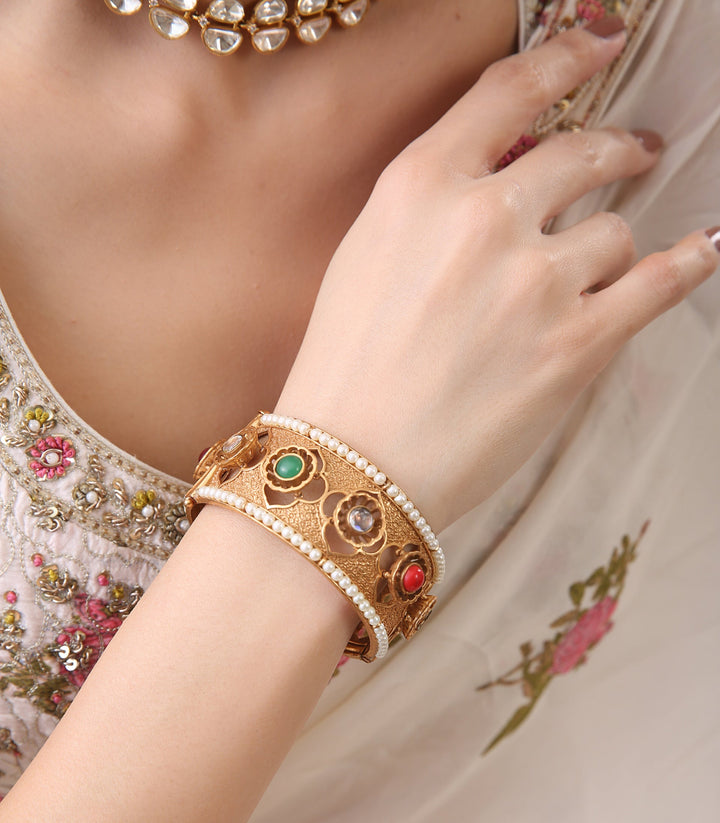 Sadhika  Navratan Bangle