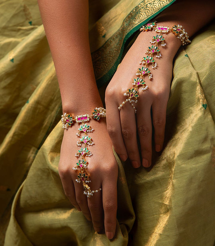 MRINAL RED & GREEN KUNDAN HATHPHOOL