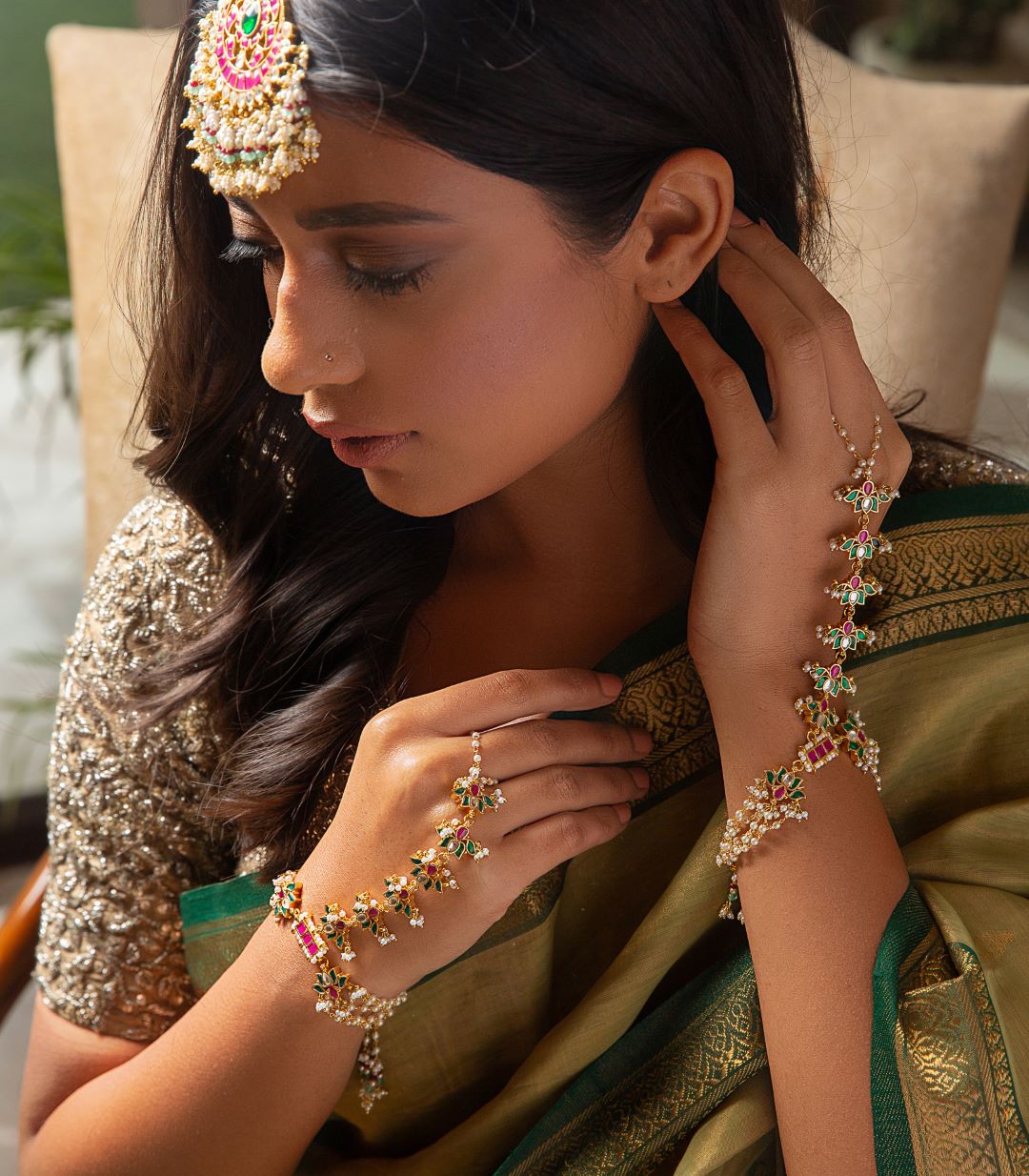 MRINAL RED & GREEN KUNDAN HATHPHOOL