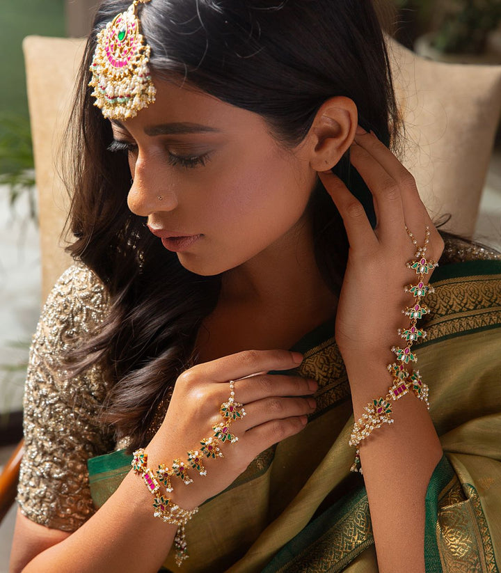 MRINAL RED & GREEN KUNDAN HATHPHOOL