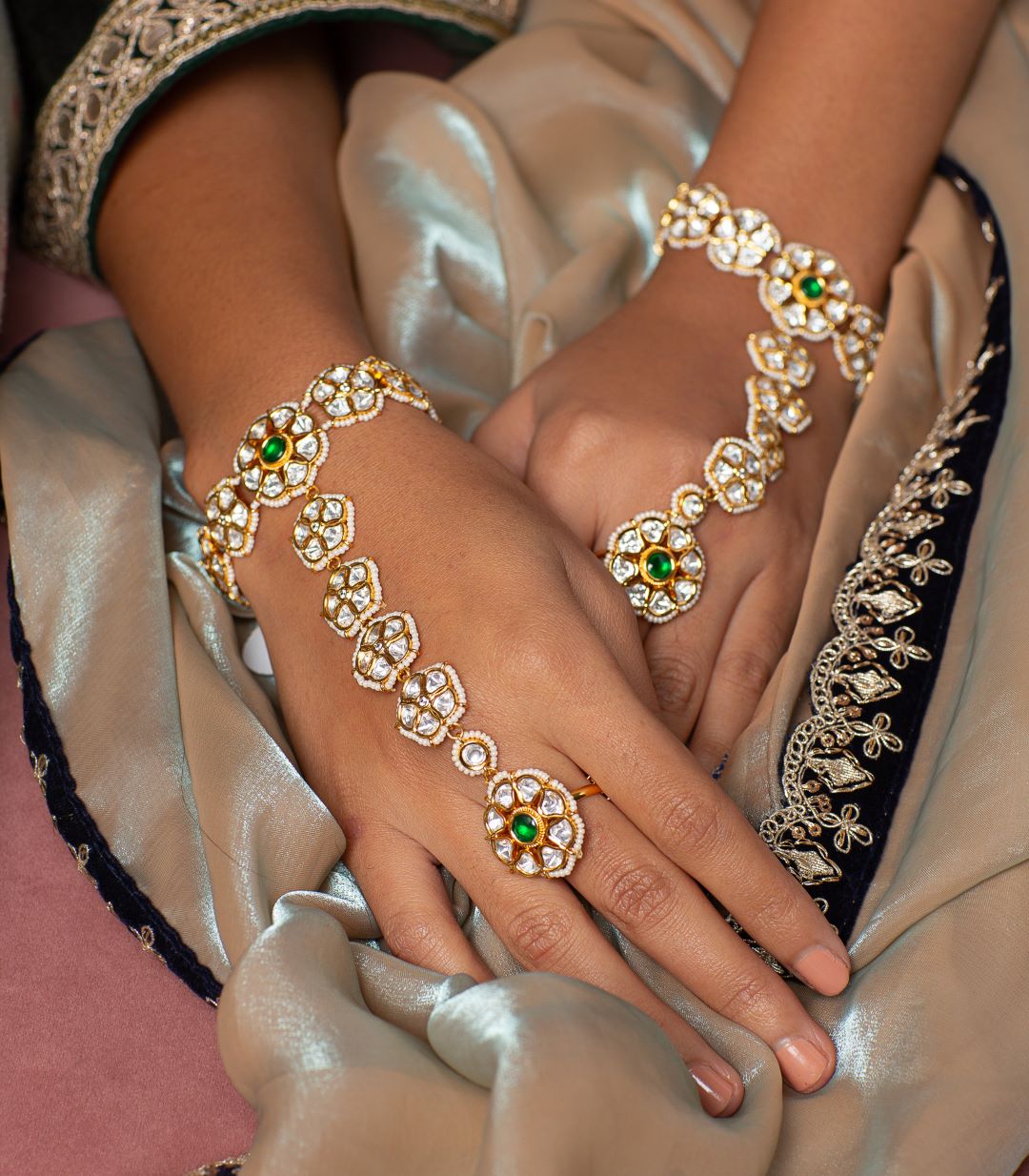 JAYASWI GREEN KUNDAN HATHPHOOL