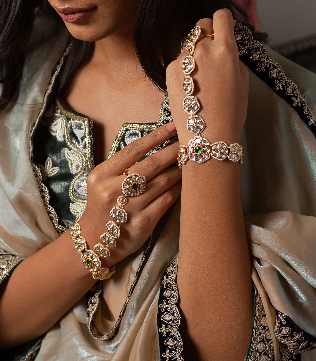 JAYASWI GREEN KUNDAN HATHPHOOL