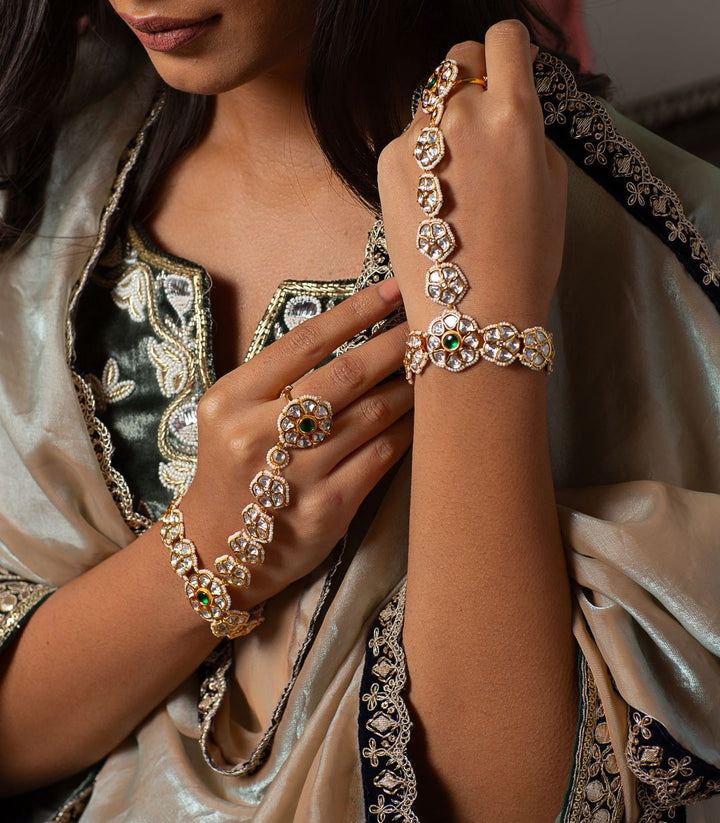 JAYASWI GREEN KUNDAN HATHPHOOL