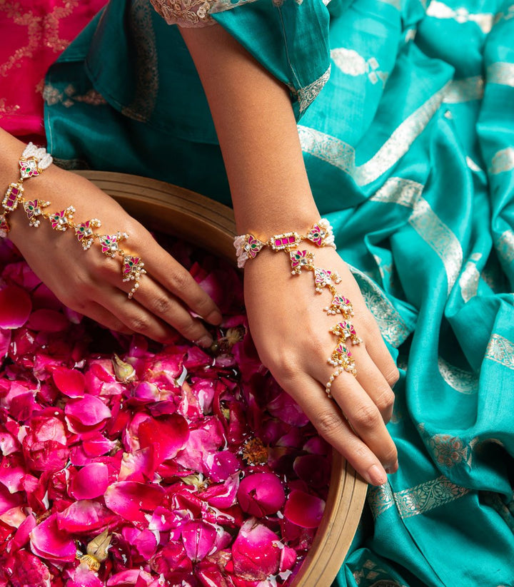 ADITA RED & GREEN GREEN KUNDAN HATHPHOOL