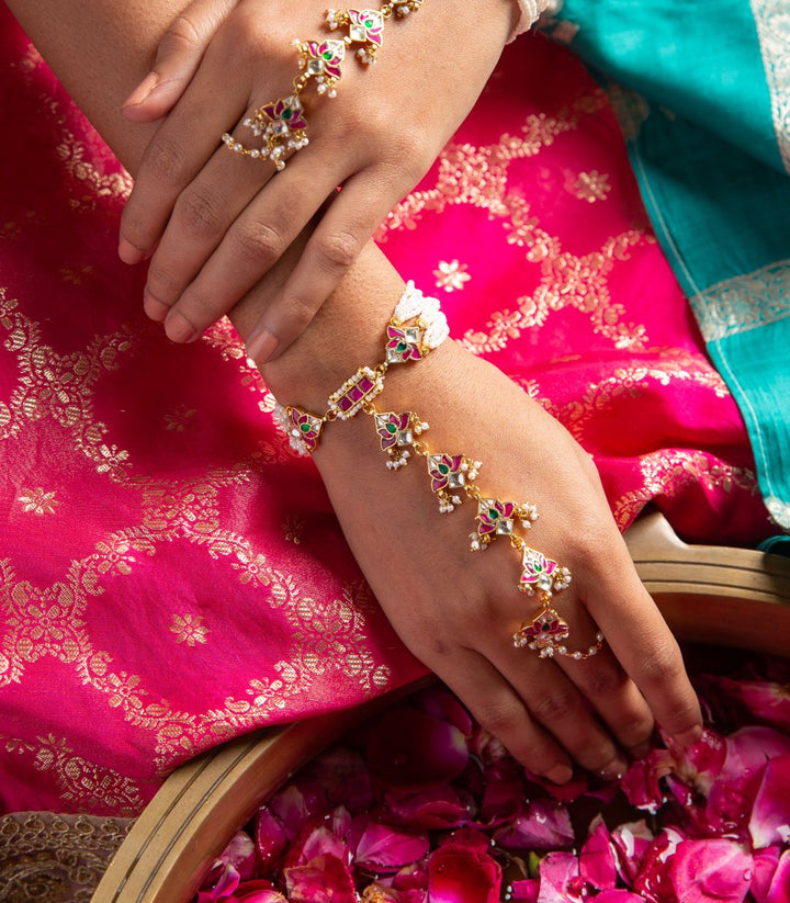 ADITA RED & GREEN GREEN KUNDAN HATHPHOOL