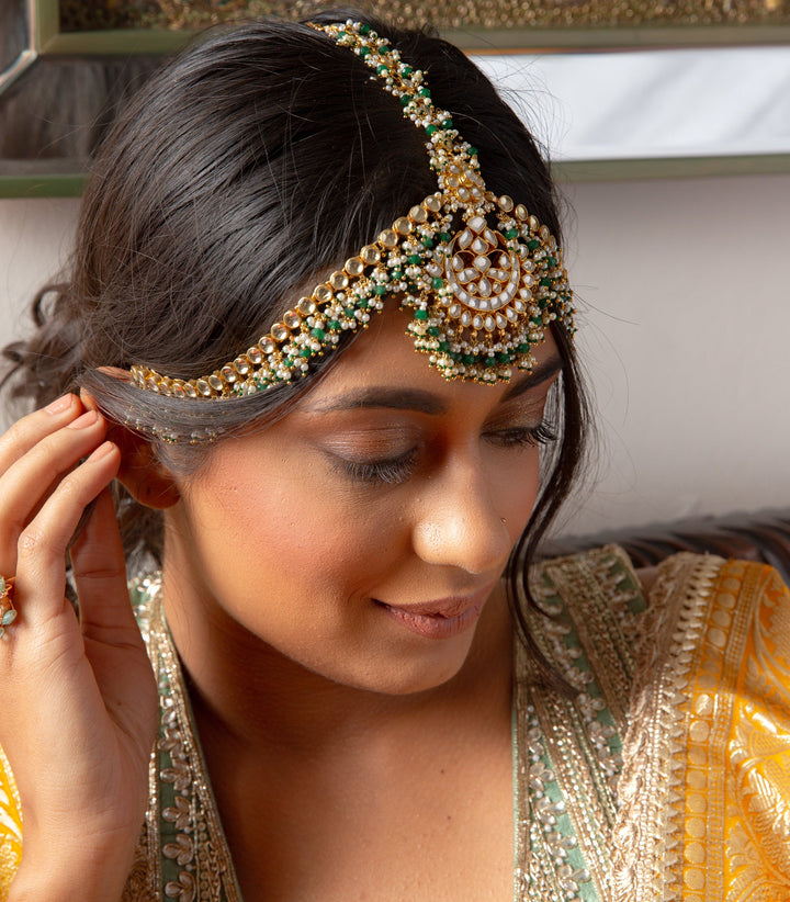 AMITHI WHITE & GREEN KUNDAN MATHAPATTI