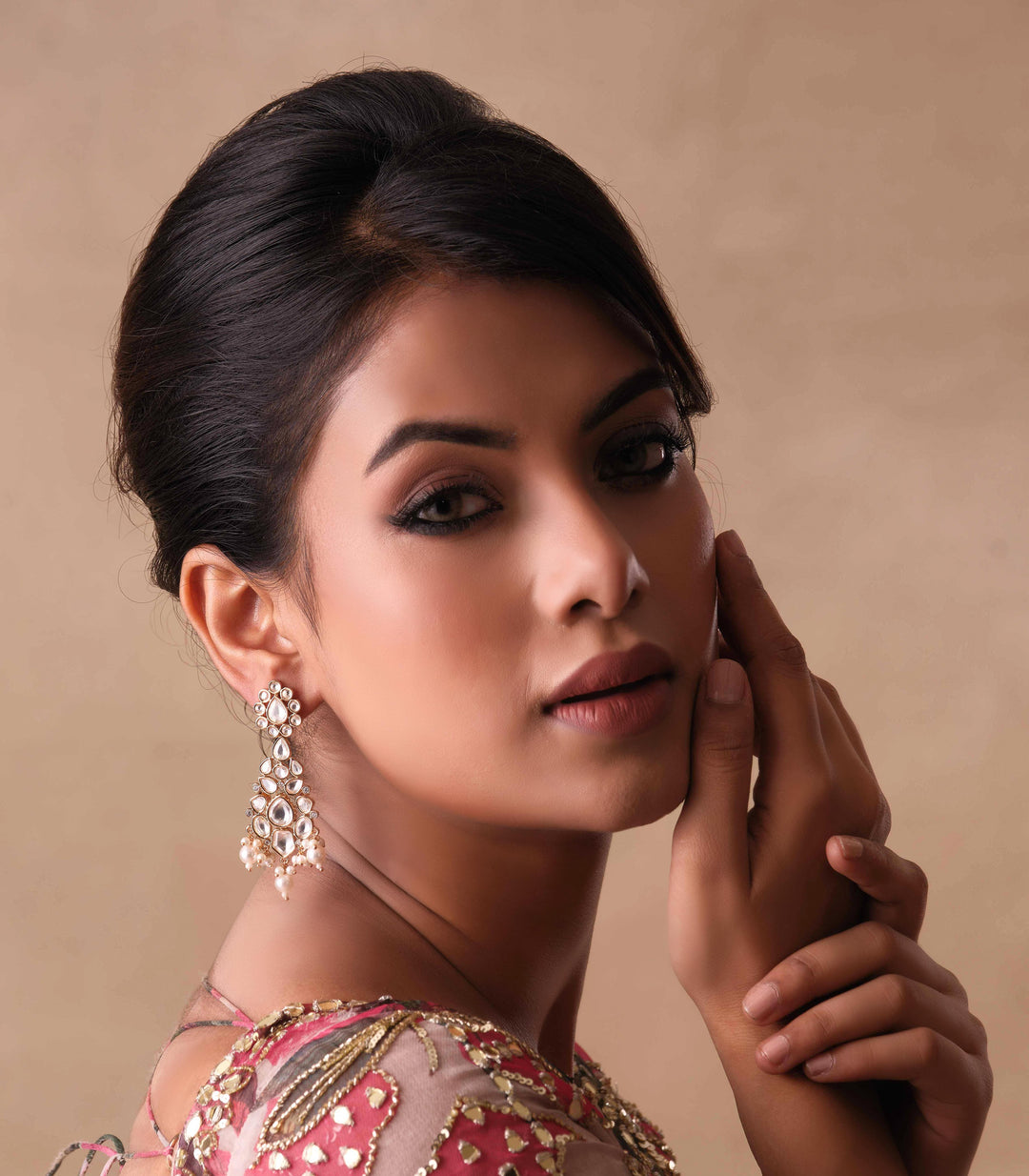 TANVI WHITE KUNDAN NECKLACE SET