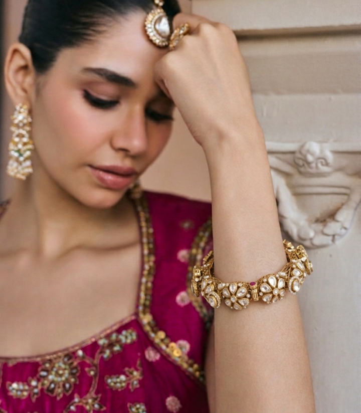 ESHNI GOLD PLATED MOISSANITE BANGLE