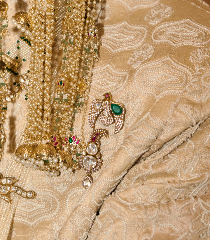 UKAAB GREEN MOISSANITE BROOCH